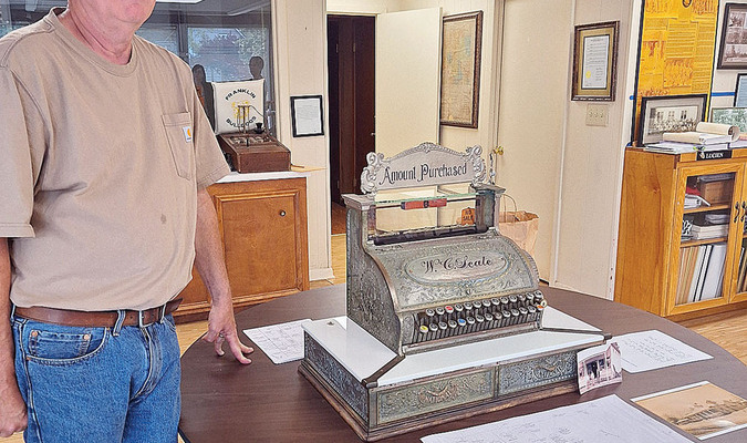 Nicole Stokes | Franklin Advocate
Anthony Lionel Mullins of Sarepta, La., spoke at the Franklin County
Historical Museum meeting recently. He brought with him an old cash
register from his family's store in McCall Creek. The register was
originally purchased by Wright Covington Seale, who owned a store in
Roxie.